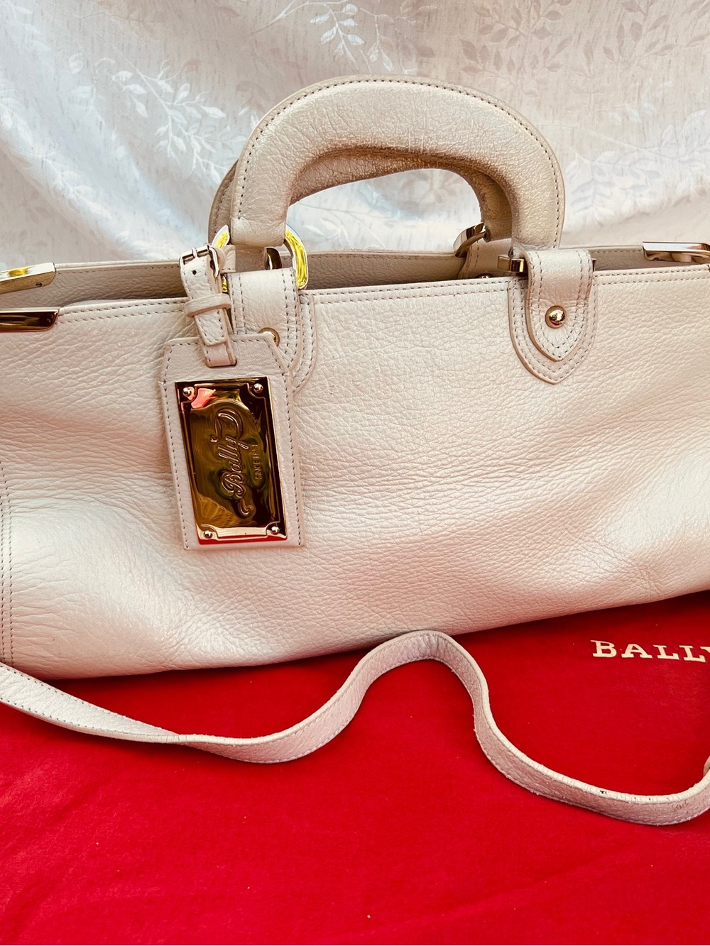 Bally Cream Leather Doctor’s Bag
